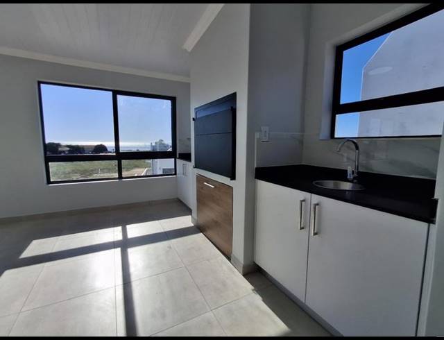 4 BEDROOM HOUSE FOR SALE IN DA GAMA BAY